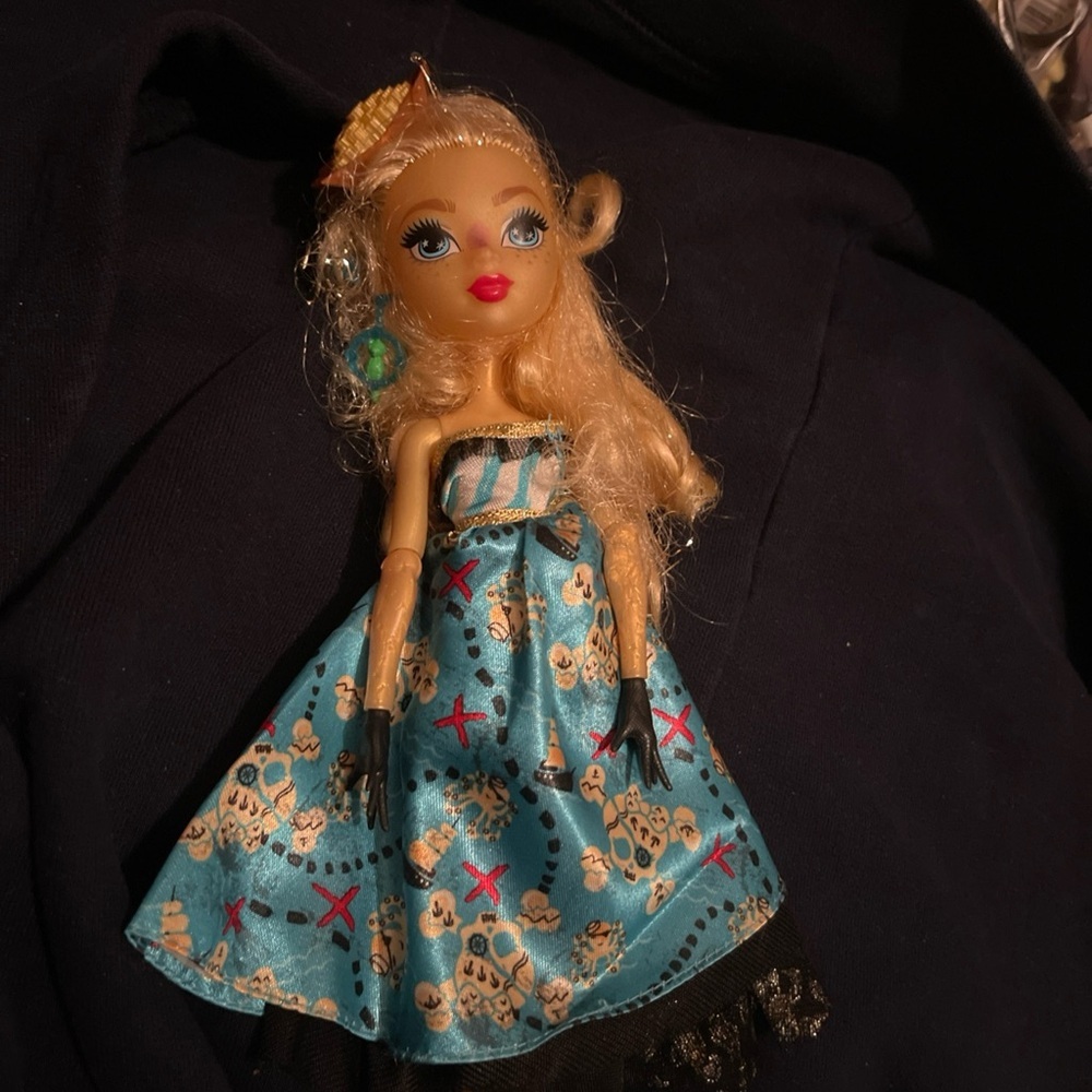 Monster High Dayna Treasure Jones Shriekwrecked Doll
